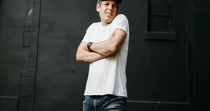 Jeffrey Lewis Bares All and Is a Bona Fide Freewheeler